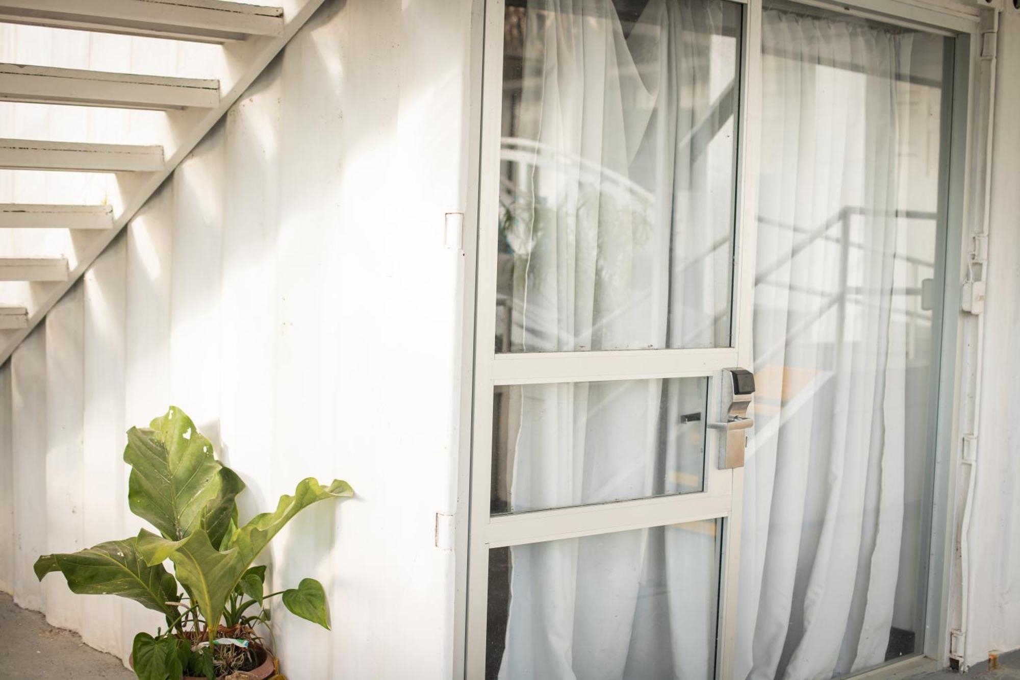 El Faro Containers Beach Hotel Manuel Antonio Exterior photo
