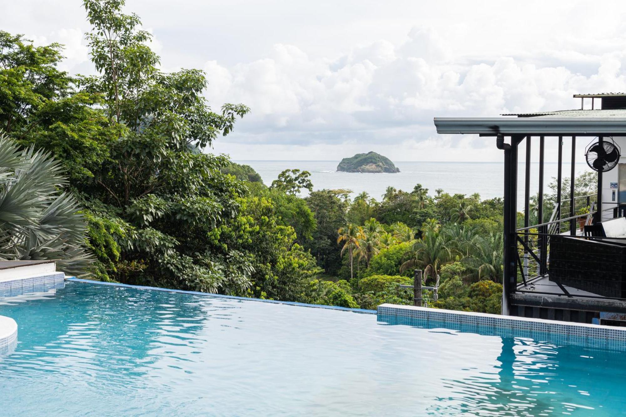 El Faro Containers Beach Hotel Manuel Antonio Exterior photo