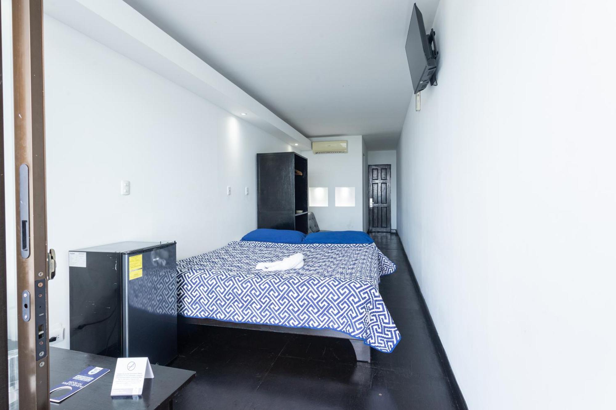 El Faro Containers Beach Hotel Manuel Antonio Exterior photo