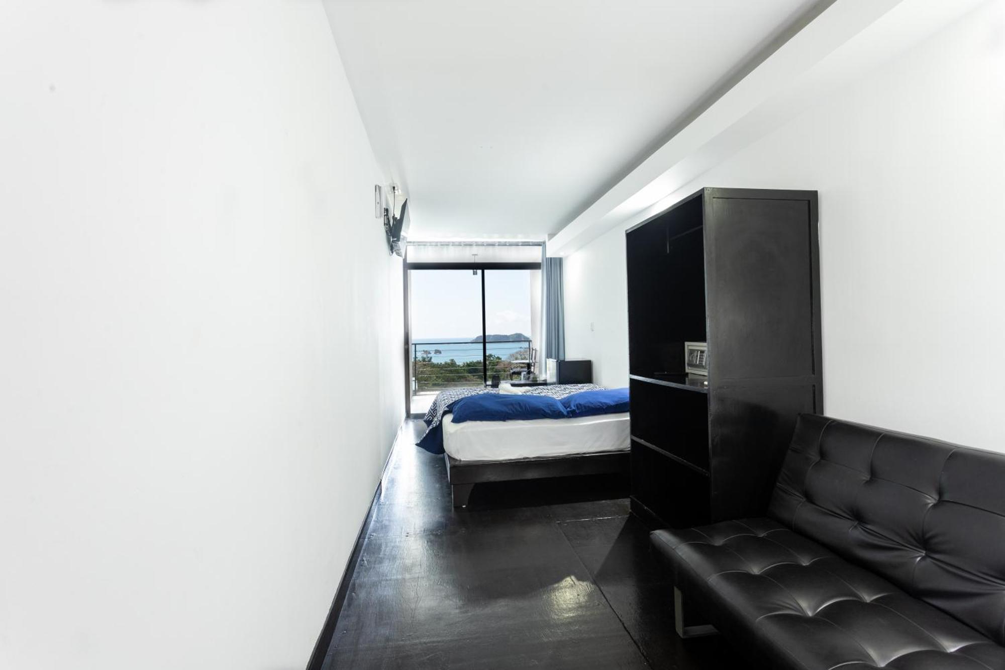 El Faro Containers Beach Hotel Manuel Antonio Exterior photo