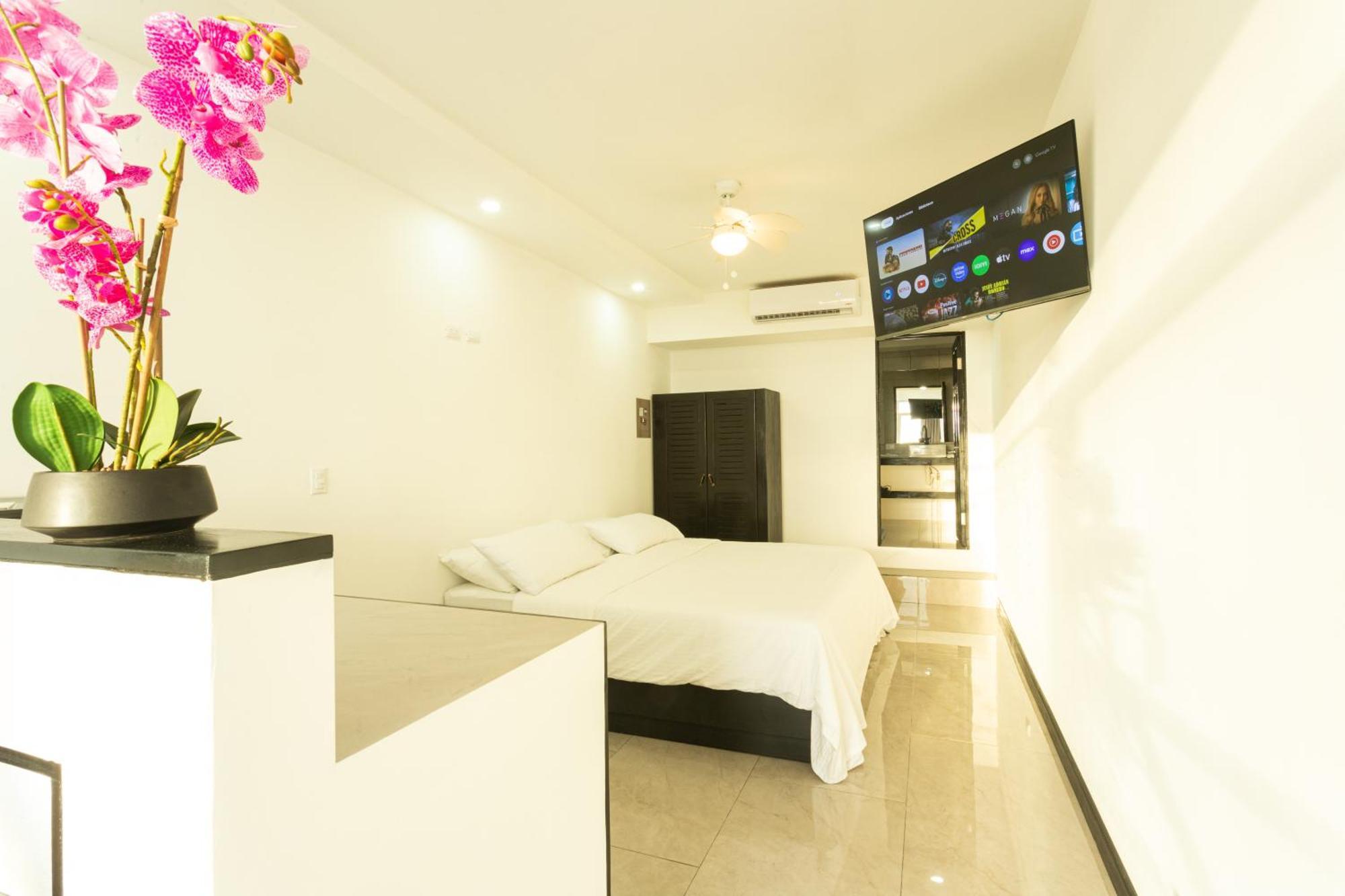 El Faro Containers Beach Hotel Manuel Antonio Exterior photo