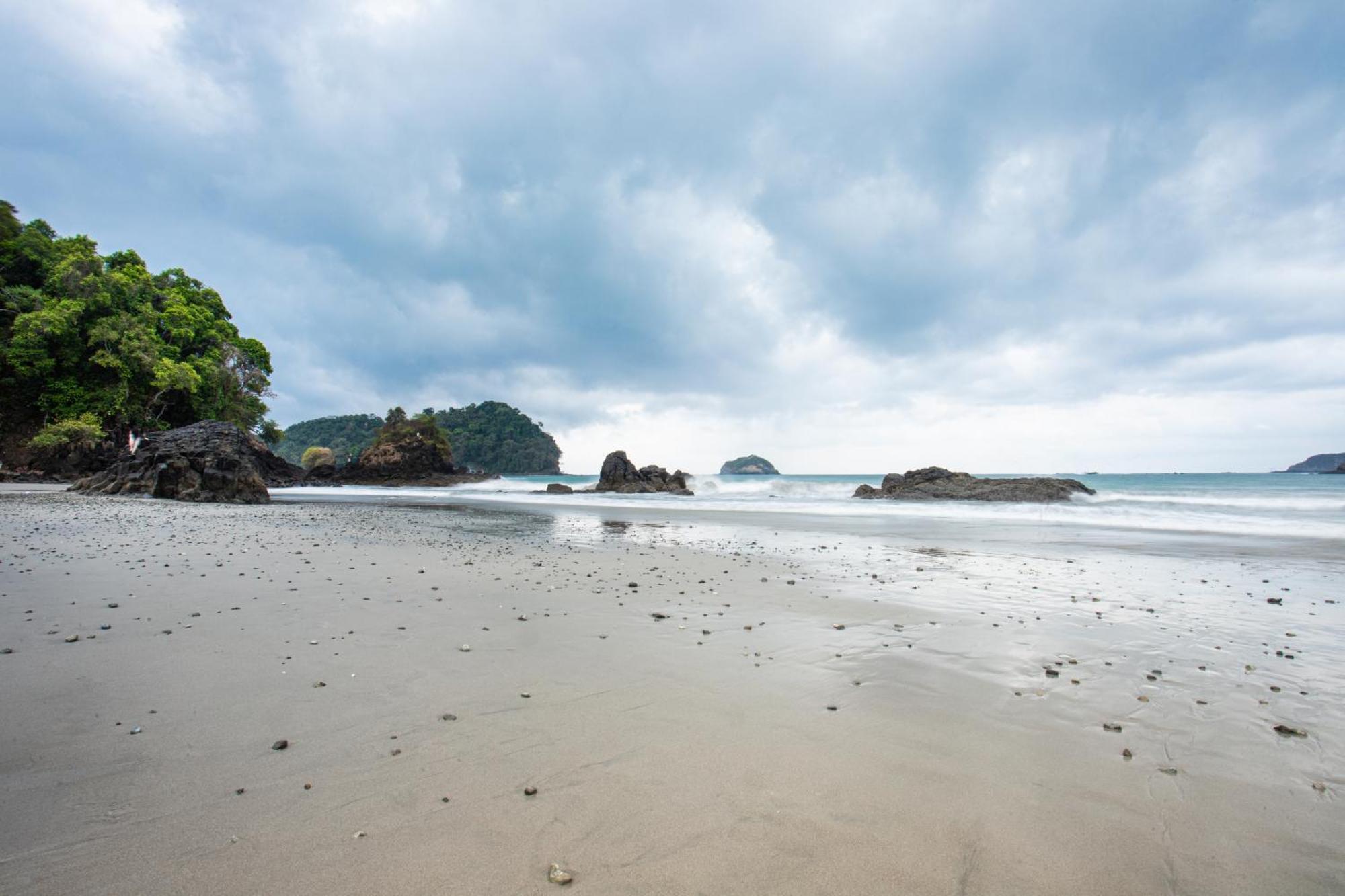 El Faro Containers Beach Hotel Manuel Antonio Exterior photo