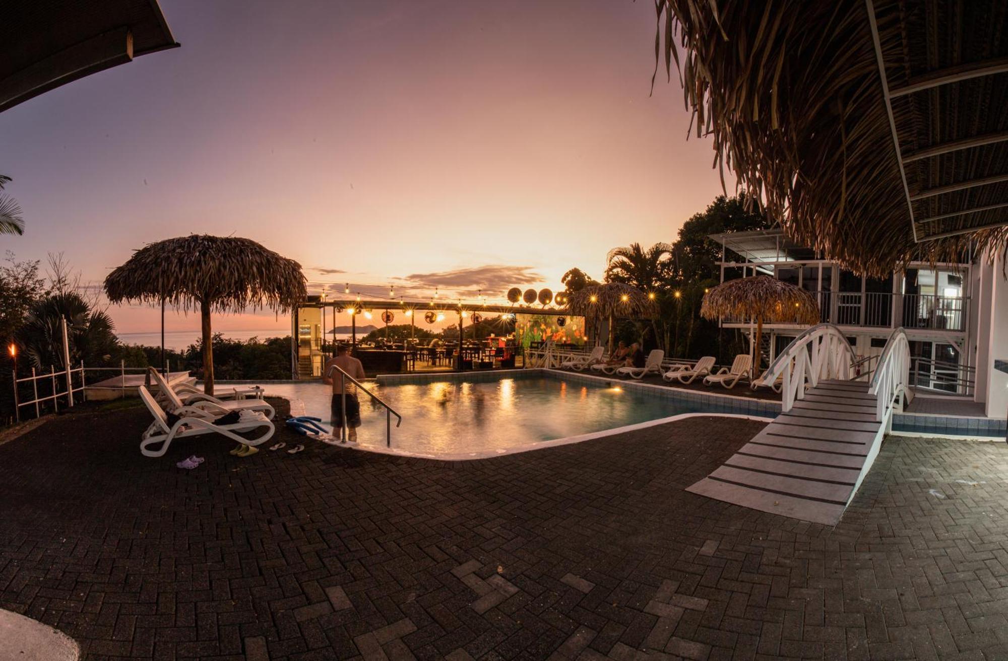 El Faro Containers Beach Hotel Manuel Antonio Exterior photo
