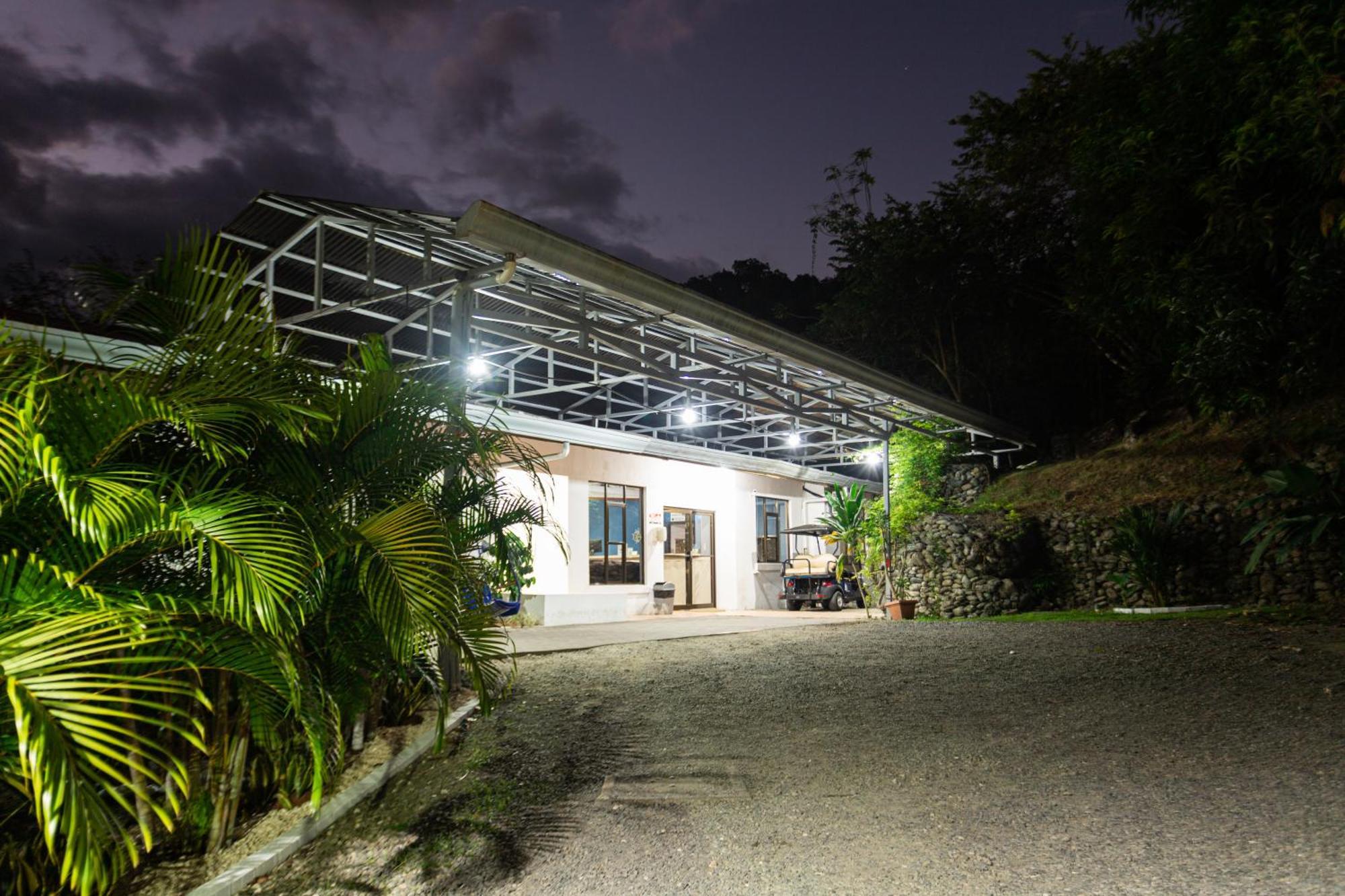El Faro Containers Beach Hotel Manuel Antonio Exterior photo