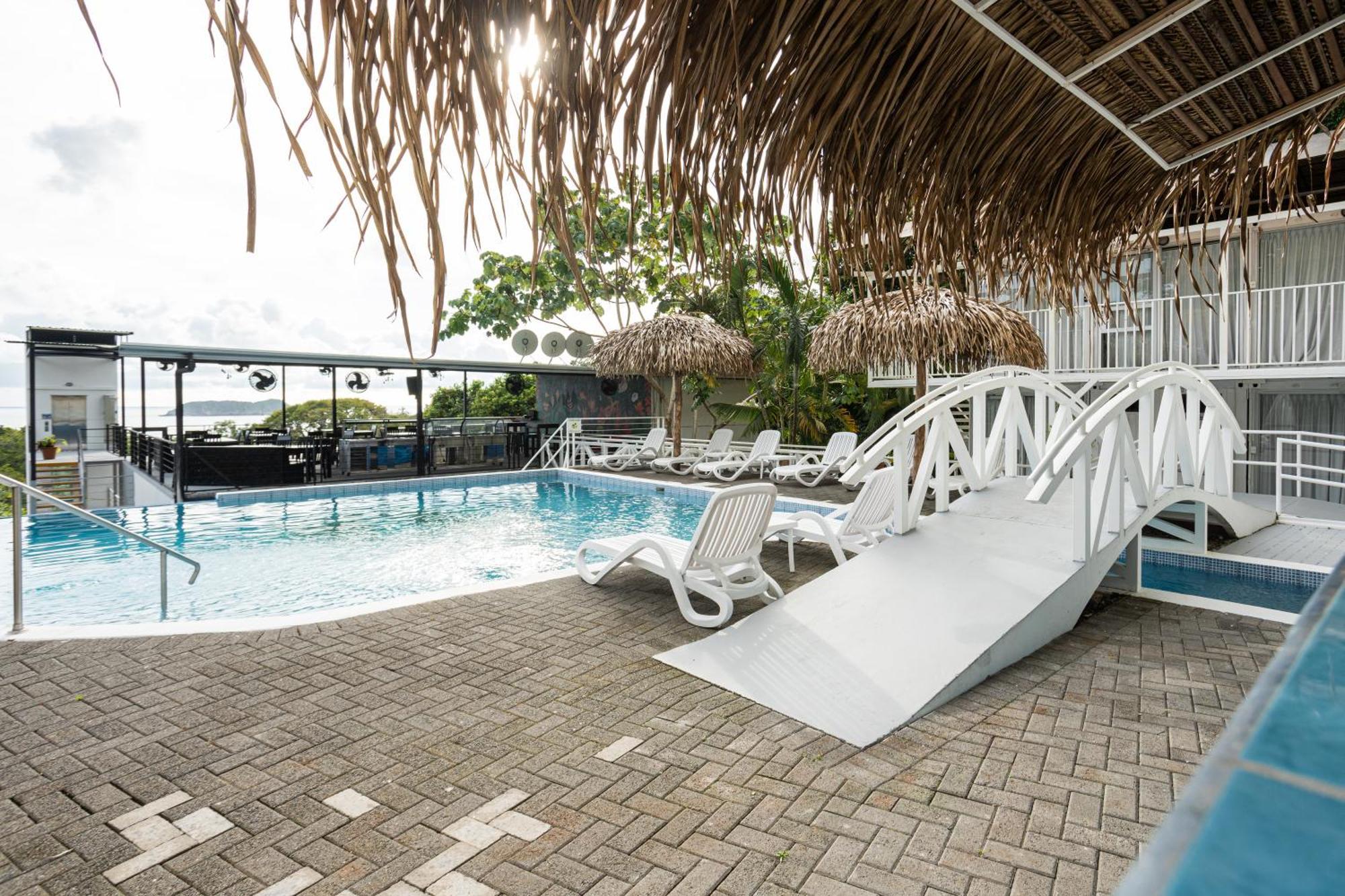 El Faro Containers Beach Hotel Manuel Antonio Exterior photo