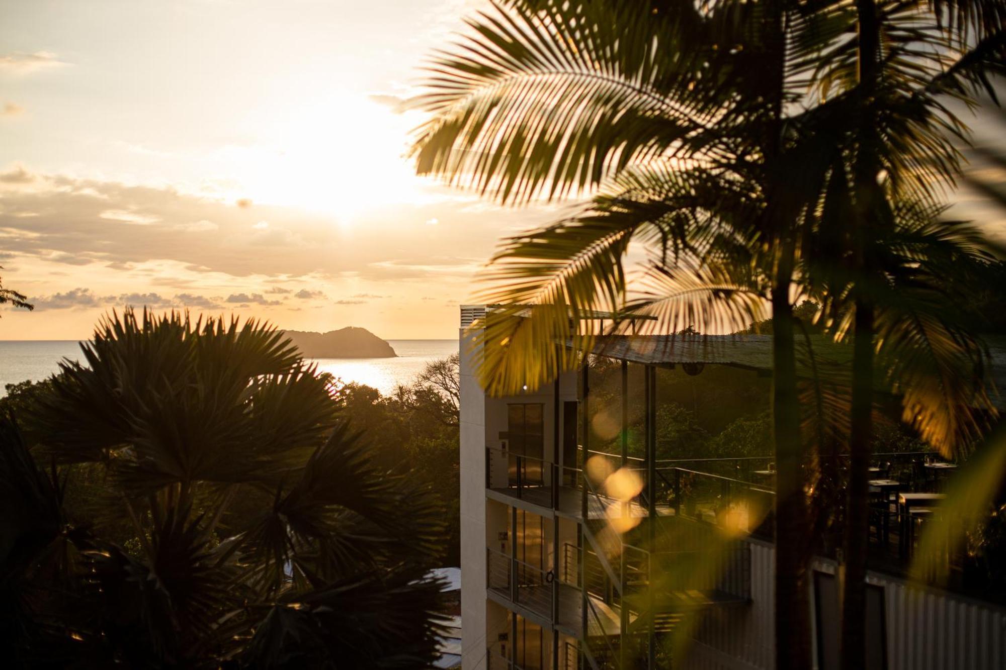 El Faro Containers Beach Hotel Manuel Antonio Exterior photo