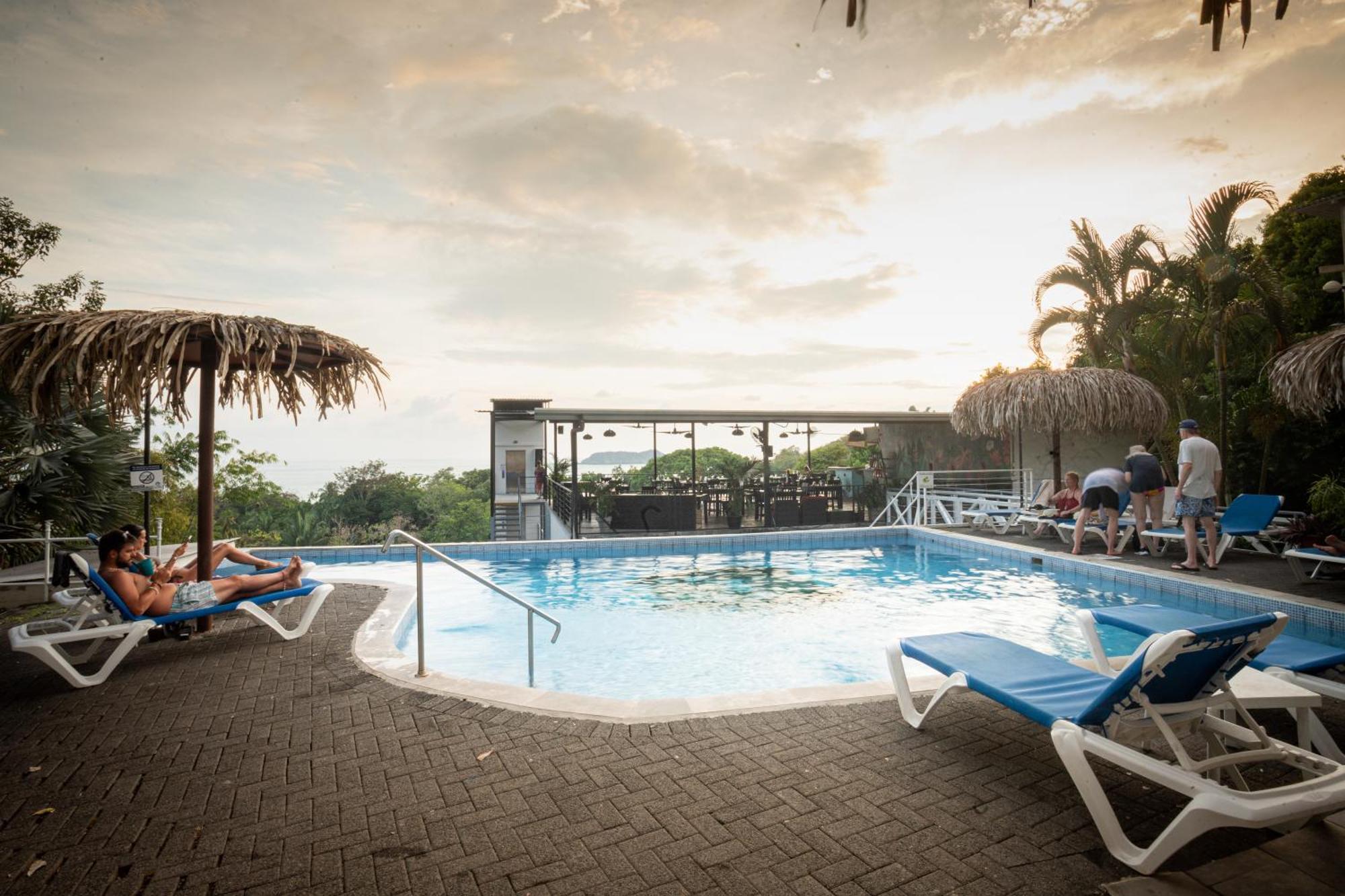 El Faro Containers Beach Hotel Manuel Antonio Exterior photo